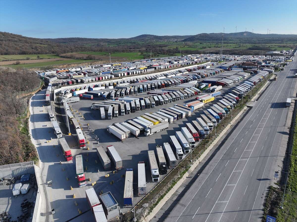 Çiftçi eylemi TIR trafiğini durdurdu 3